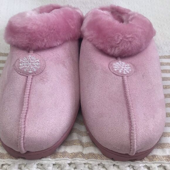 NEW Faux Fur Fuzzy Pink Slippers - Picture 3 of 10